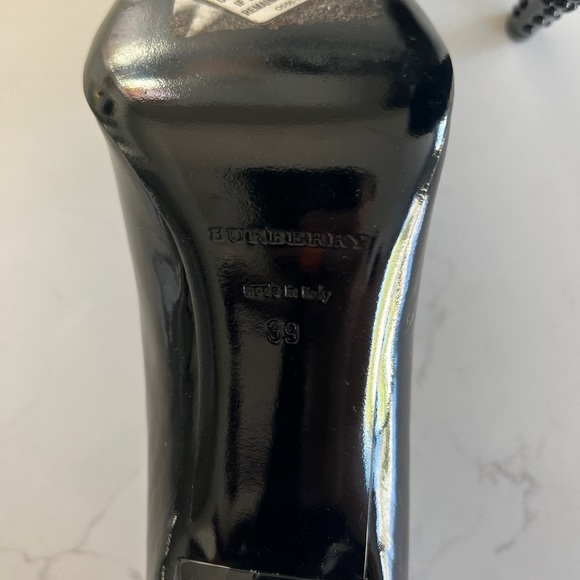 Black Patent Burberry Pumps size 39 - Picture 4 of 9